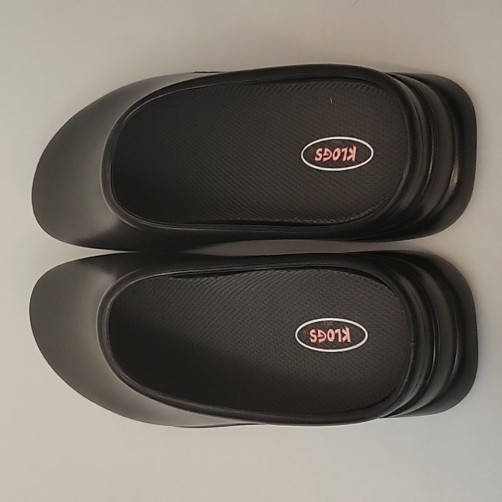 Klogs Working Shoes. Gloss black and size 13M.